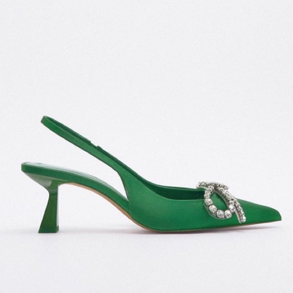 EMBELLISHED BOW HEELED SLINGBACKS